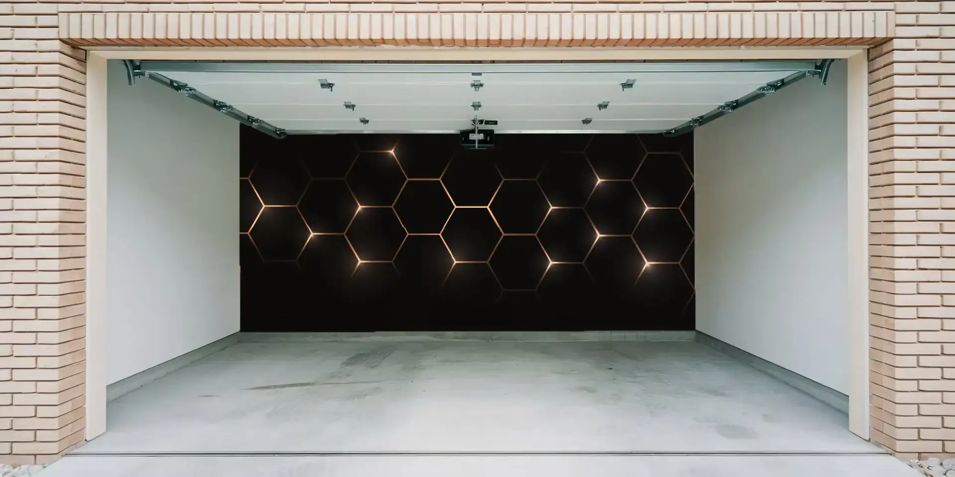 Toile tendue murale Hexagones illuminés, posée dans un intérieur