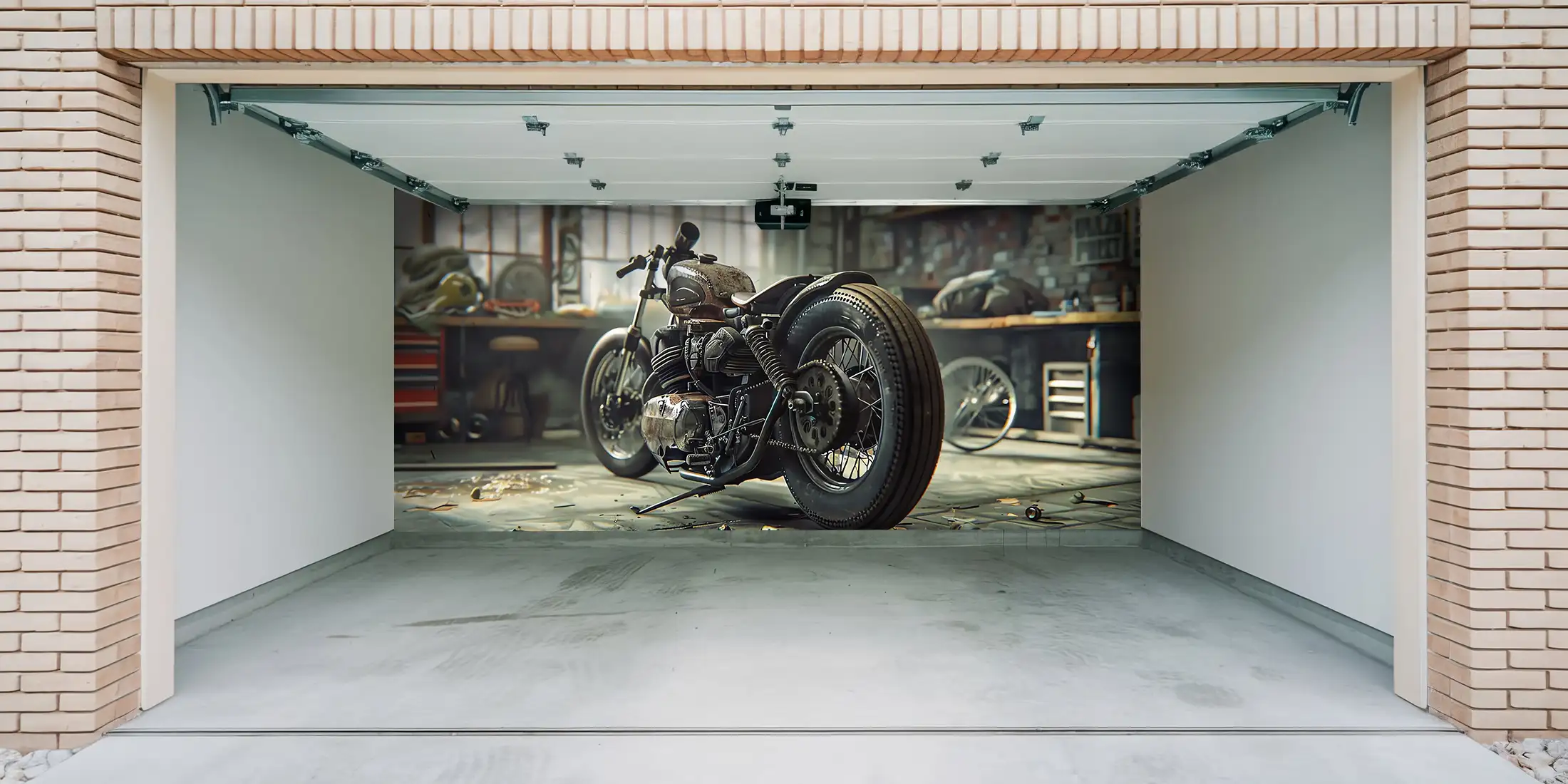 Toile tendue murale Moto dans son atelier, posée dans un intérieur