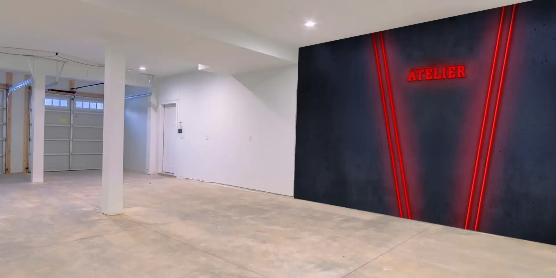 Toile tendue murale Atelier Néon rouge, deuxième visuel
